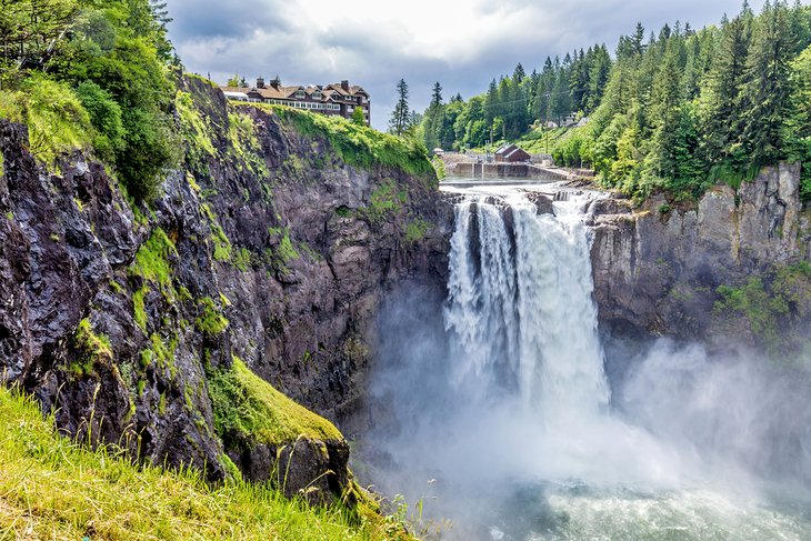 Discover the diverse attractions in Snoqualmie, your gateway to adventure.