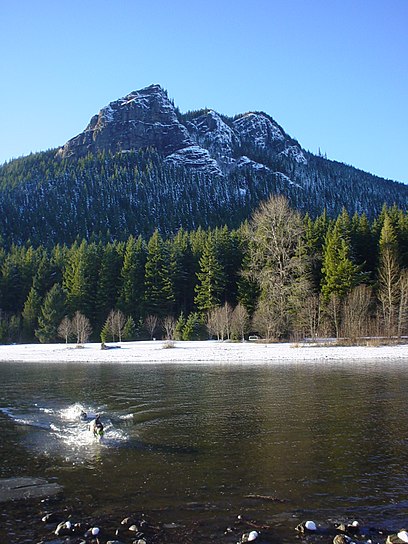 Rattlesnake Ledge: A Fall Hiker’s Paradise in Snoqualmie