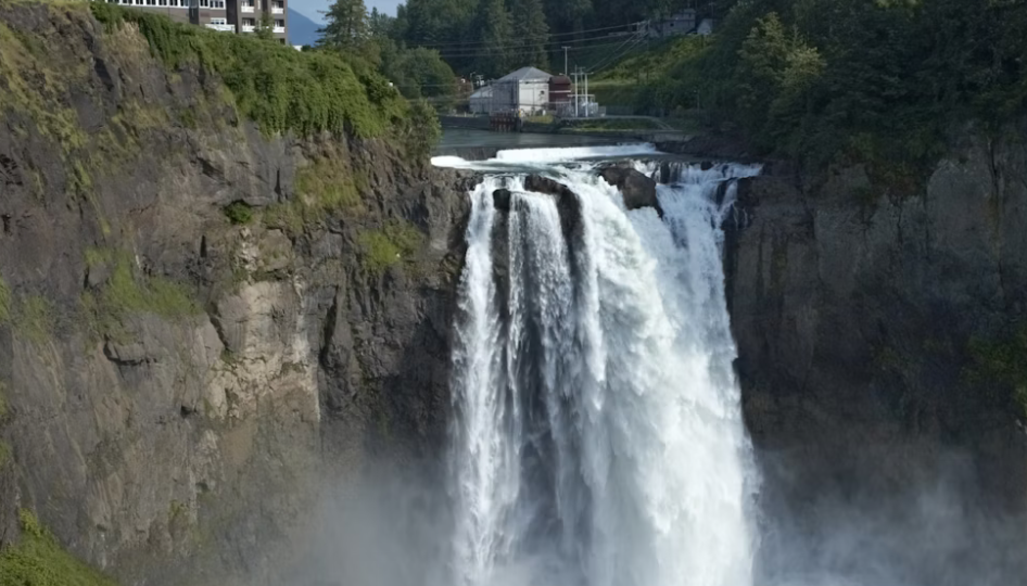 A Family Guide to Exploring Snoqualmie Falls: Travel, Tips, and Trails